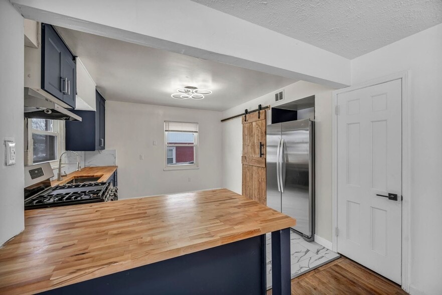 Building Photo - 6606 Ridgeview Rd