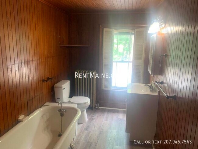 Building Photo - 13 Hudson St