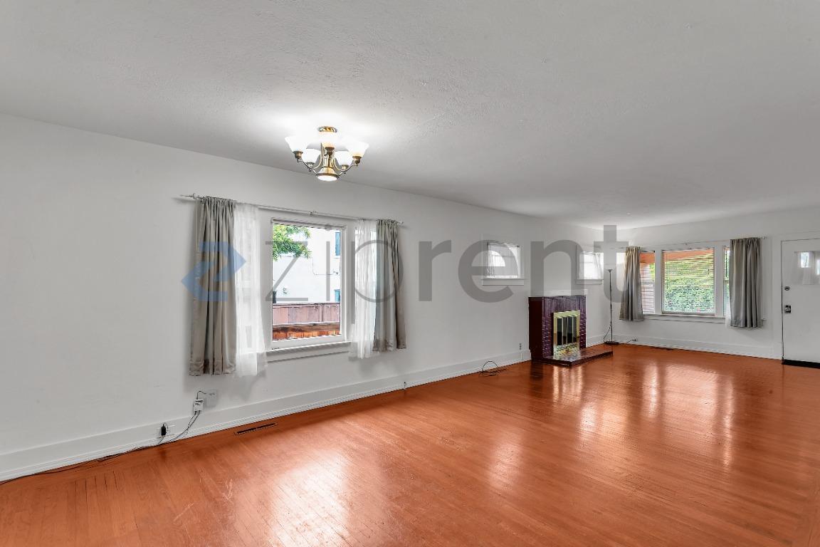 Building Photo - Unit