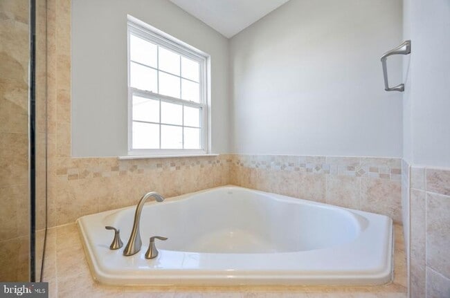 Building Photo - 844 Oriole Ave