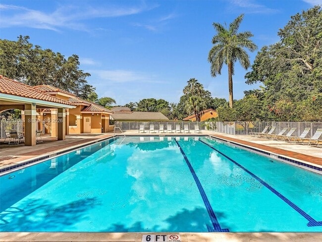 Building Photo - 1353 Springside Dr