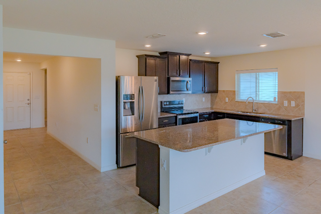 Building Photo - 275 Lake Lucerne Way