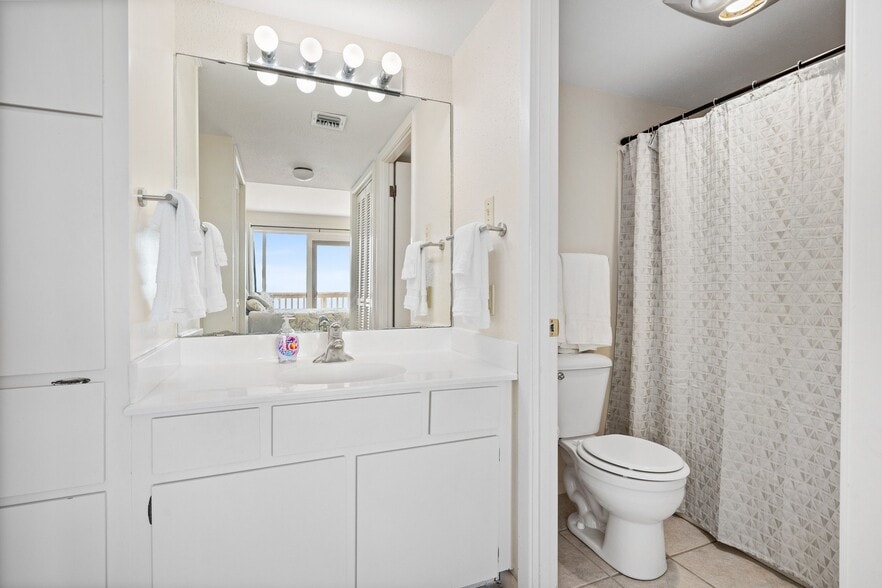 Building Photo - 4000 Surfside Blvd