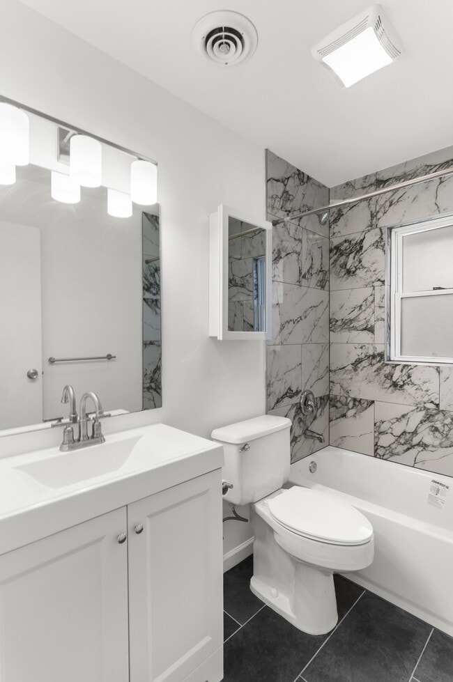 Building Photo - 368 Erskine Ave