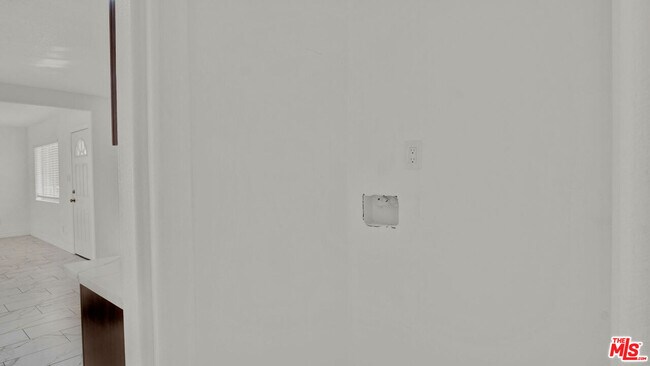 Building Photo - 2239 W Lincoln St