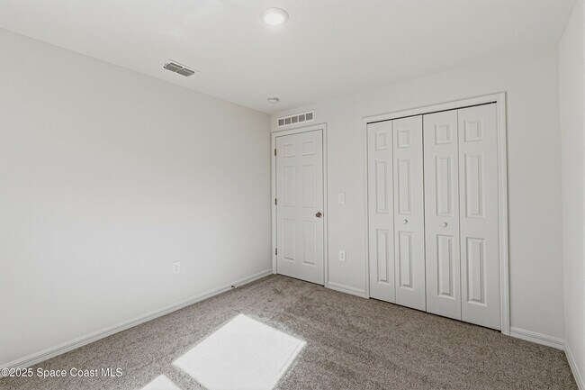 Building Photo - 511 Trumpet St SW