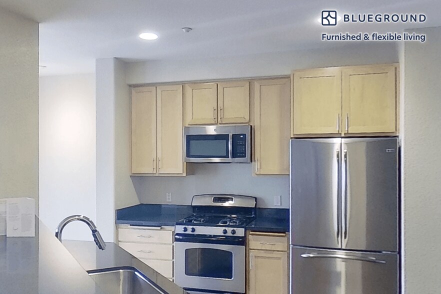 Building Photo - 1099 Admiral Ct