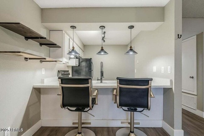 Building Photo - 1826 N Spring