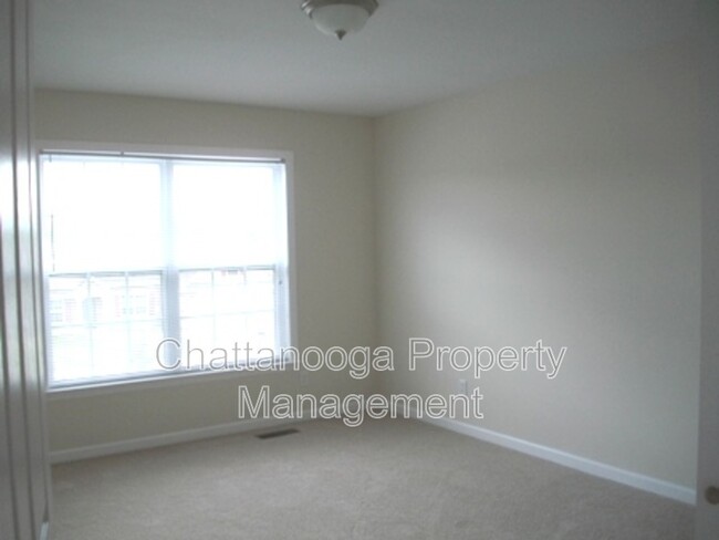 Building Photo - 28 Dove Dr