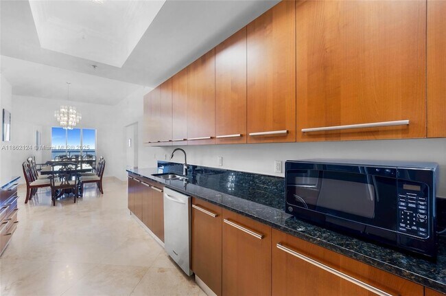 Building Photo - 704 N Ocean Blvd