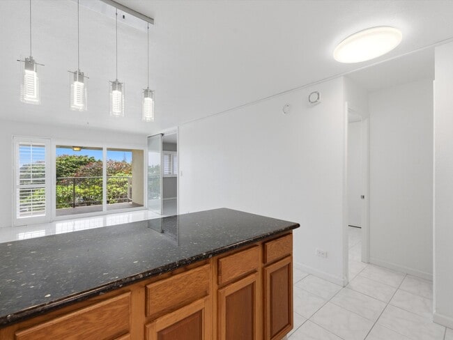 Building Photo - 14 Aulike St