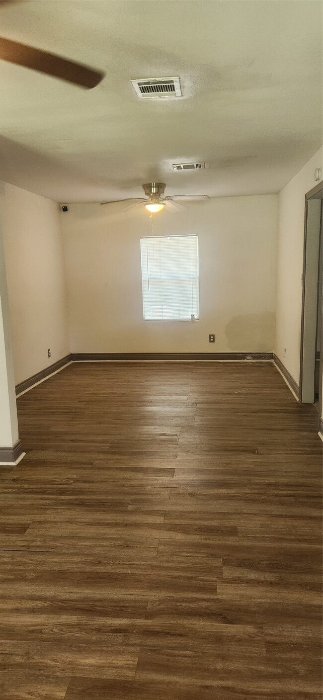 Building Photo - 5730 Pershing St