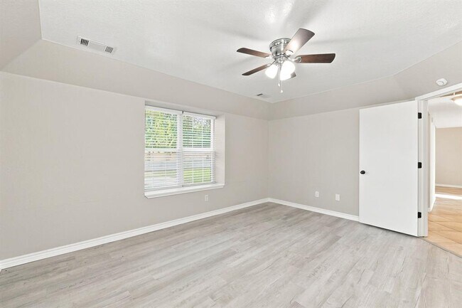 Building Photo - 4004 Night Hawk Dr