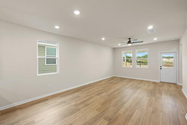 Building Photo - 254 Crater Lk Dr