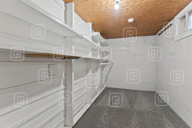 Building Photo - 808 E Mission Ave