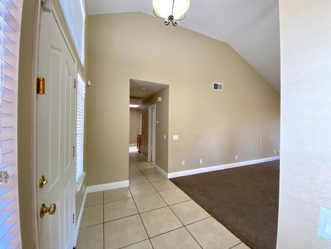Building Photo - $2,295.00-  3 Bedroom Bullard & Fowler, Cl...
