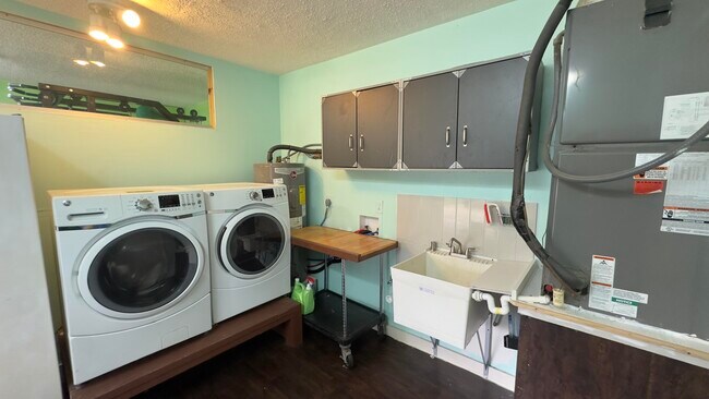 Building Photo - 12157 Sycamore Ln