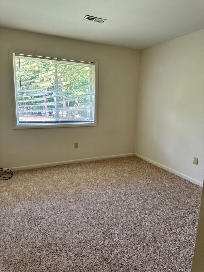 Building Photo - 153 Albemarle Dr