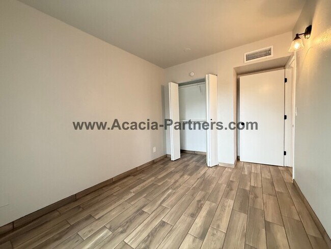 Building Photo - Two Bedroom Duplex