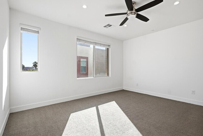 Building Photo - 820 N 8th Ave