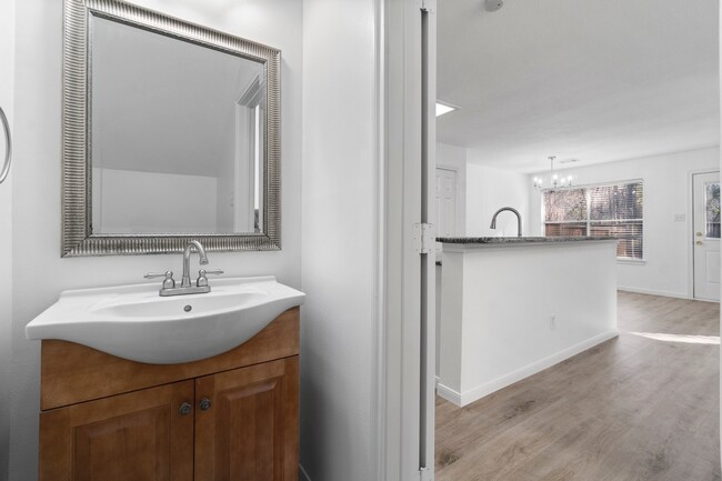 Building Photo - 122 S Walden Elms Cir