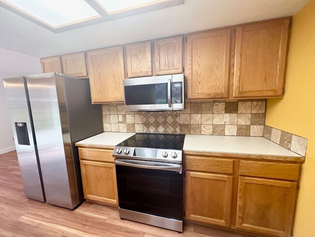 Building Photo - Enjoy the foothill views from your backyard!