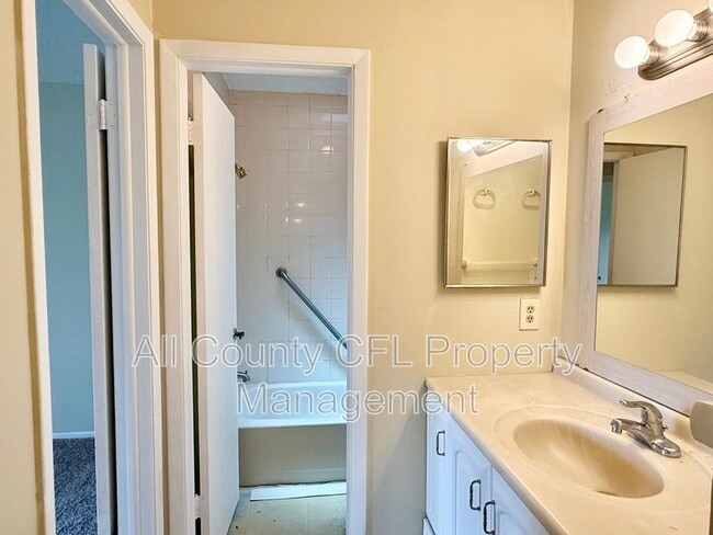 Building Photo - 4562 Pheasant Run Dr