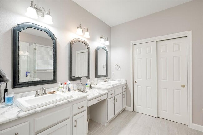 Building Photo - 2729 Kinney Oaks Ct