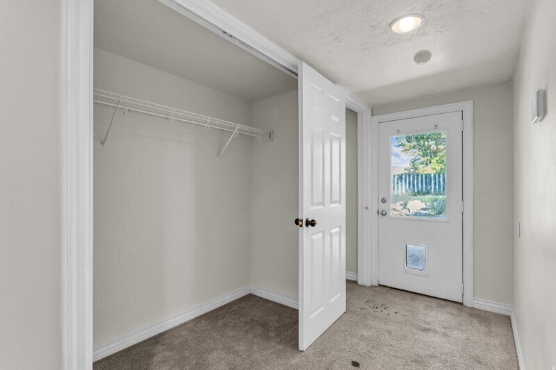 Building Photo - 1035 Hillcrest Dr