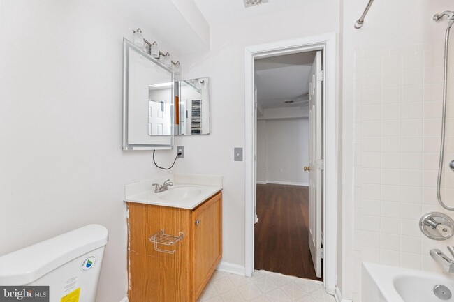 Building Photo - 3343 Cape May Ct