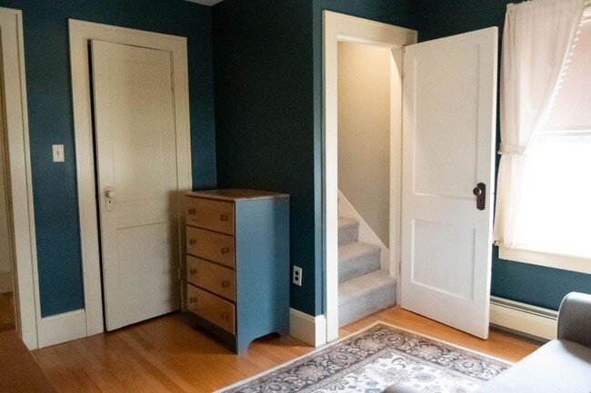 Building Photo - 10 Wallace Aveune