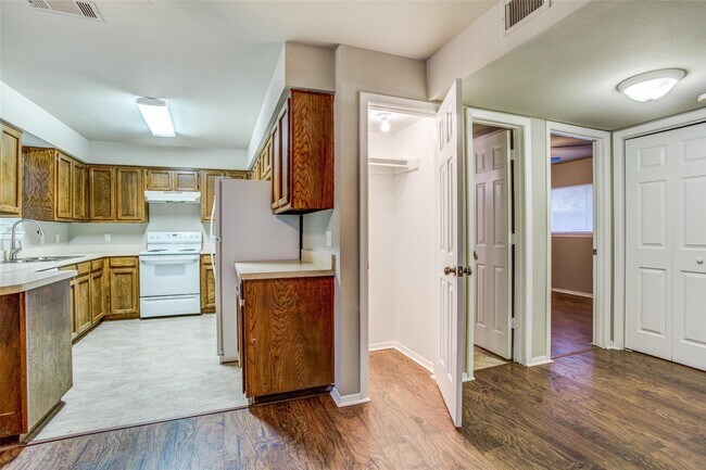 Building Photo - 3825 Camelot St