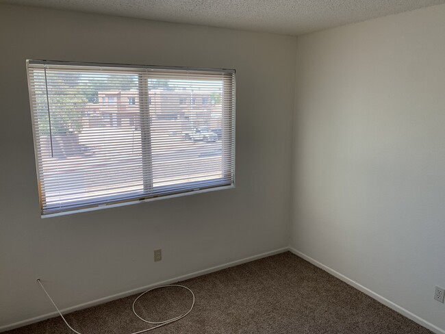 Building Photo - 1445 N 53rd Dr