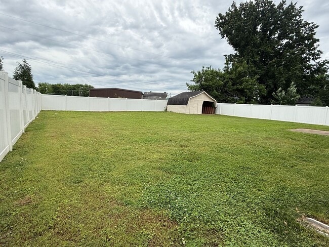 Building Photo - Charming 3-Bedroom Home in the Heart of Mu...