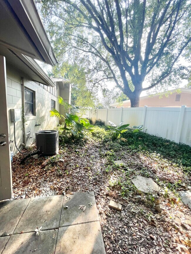 Building Photo - 3025 Briarwood Ln