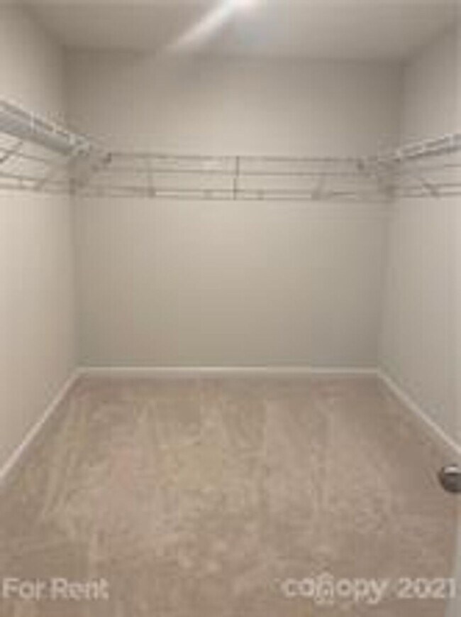 Building Photo - New Home in Desirable Palisades!
