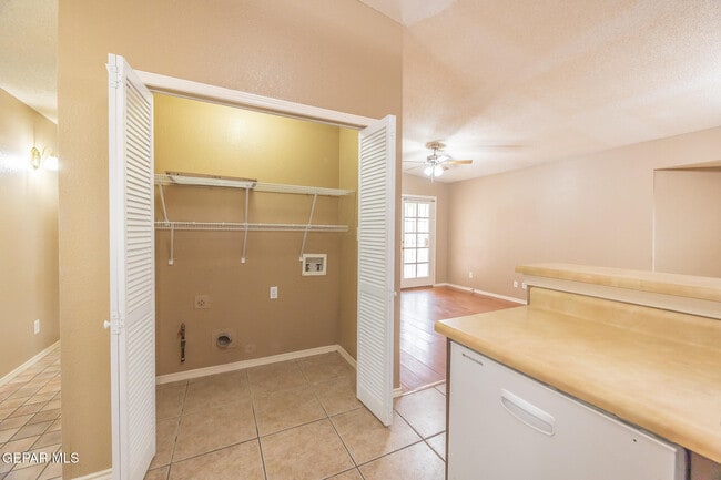 Building Photo - 449 Valle Calido Dr