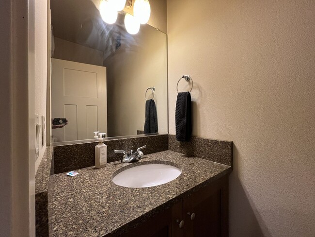 Building Photo - Bright and Modern North Portland Living with Three Bedrooms, Laundry Room & Attached Garage