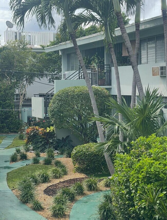 Building Photo - 1070 98th St