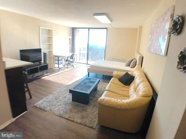 Building Photo - 118 Monroe St