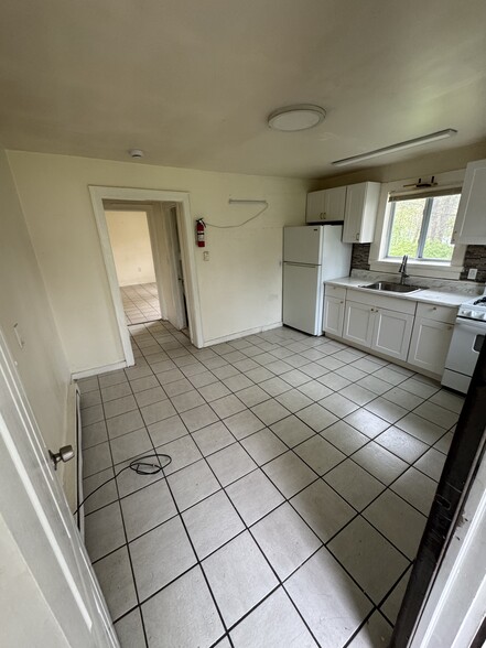1 bedroom $1200 - 27 Hillside Ave
