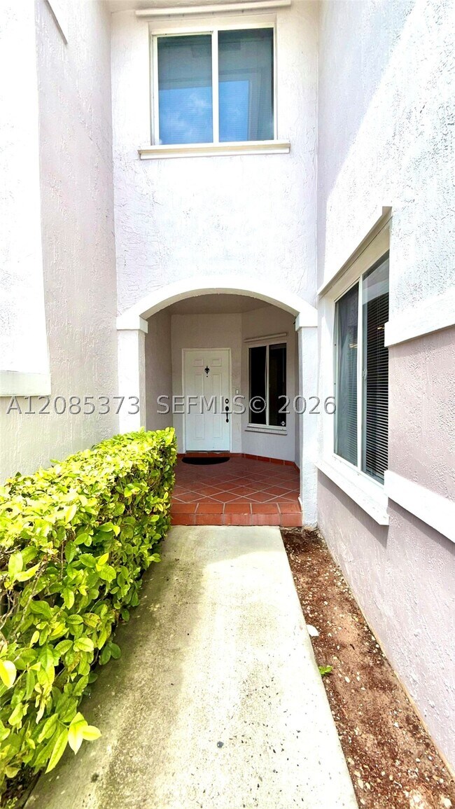 Building Photo - 10130 SW 154th Ct