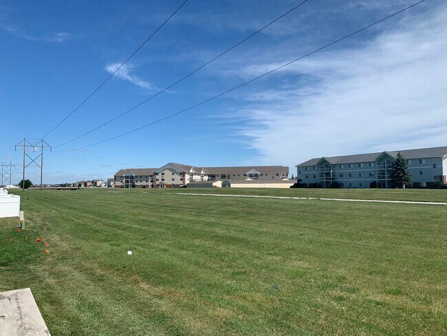 Building Photo - Spacious 4 Bedroom Townhome in Great Neigh...