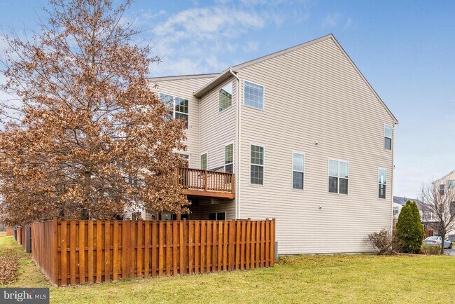 Building Photo - 42639 Chisholm Dr