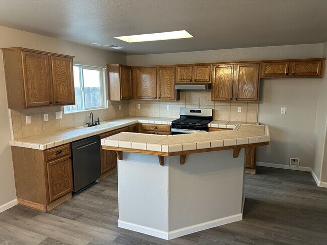 Building Photo - 4106 W Prospect Ave