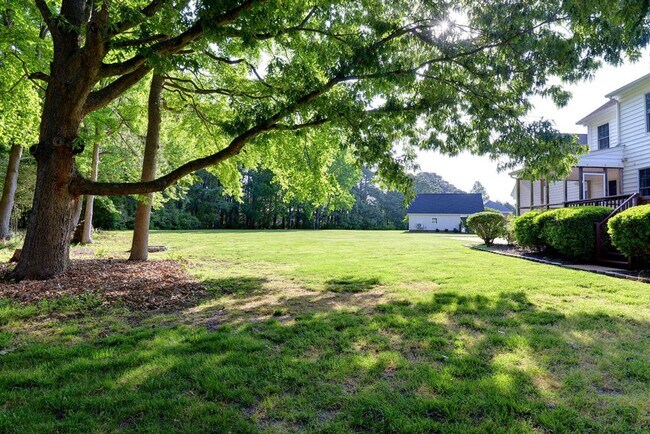 Building Photo - Beautiful Poquoson Home.