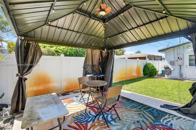 Building Photo - 554 NW 46th St