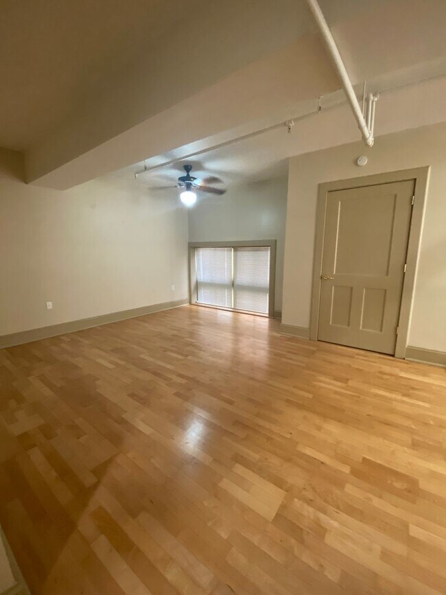 Building Photo - Beautiful 2 Bed 2 Bath loft Apartment W/D ...