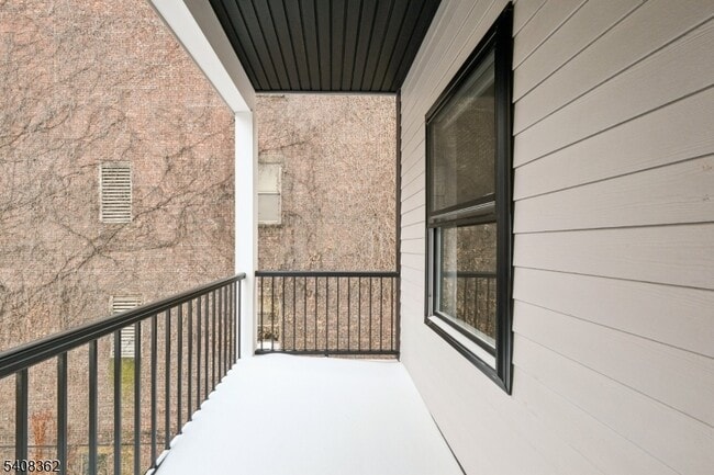 Building Photo - 52 James St