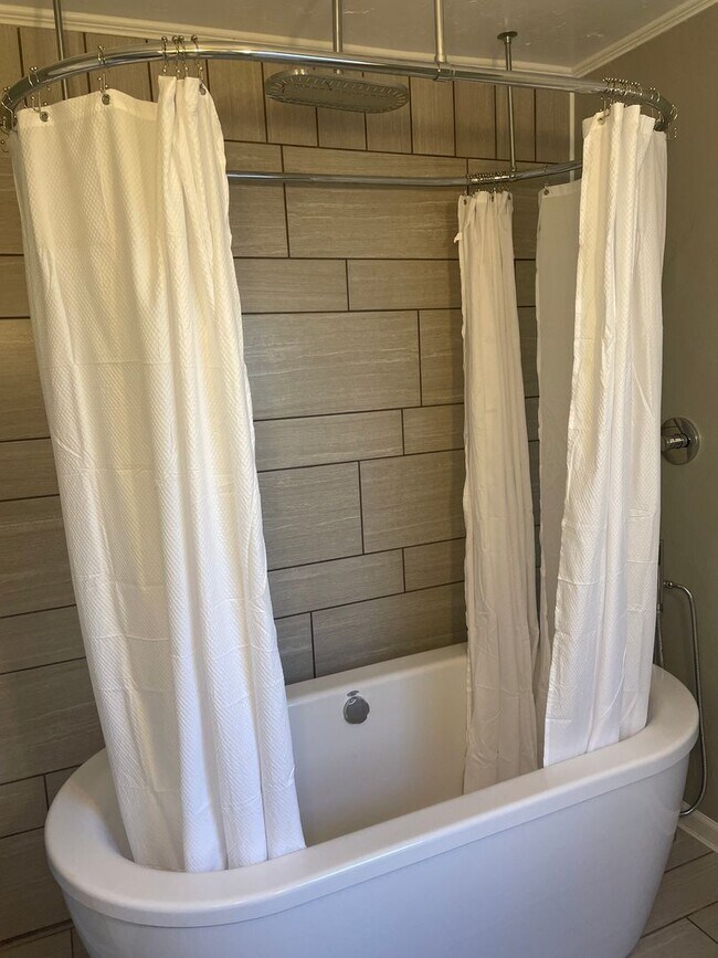 Building Photo - 2 BED 1 BATH HOME IN SHASTA LAKE